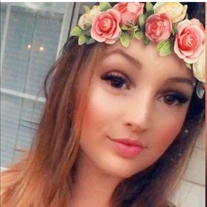 Meet your Posher, Lara